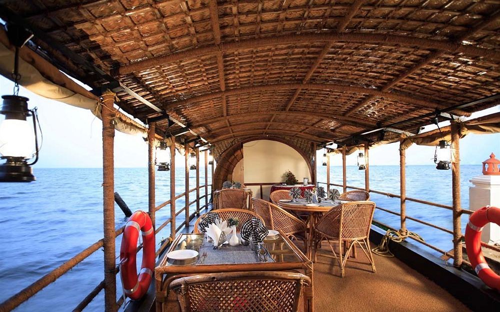Cocobay Resort Kumarakom Restoran gambar